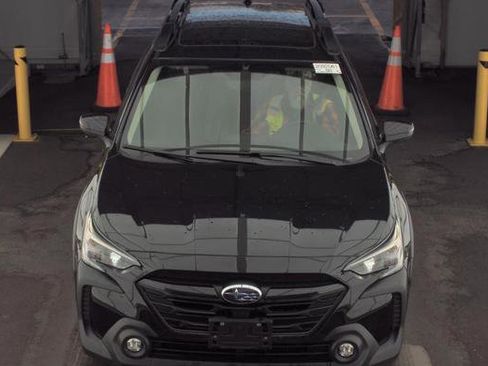 Used 2025 Subaru Outback Onyx Edition image 3