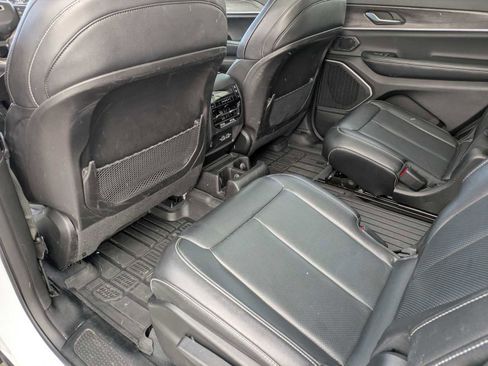 Used 2023 Jeep Grand Cherokee L Limited w/ Luxury Tech Group II image 16