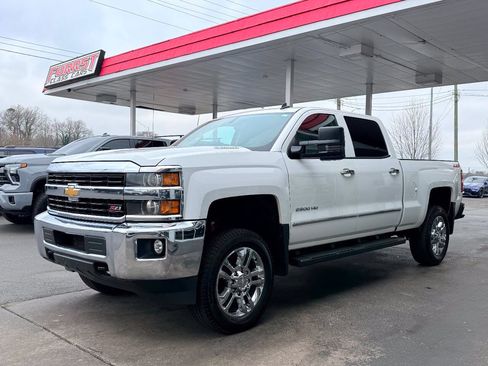Used 2015 Chevrolet Silverado 2500 LT w/ LT Convenience Package AWD/4WD image 6