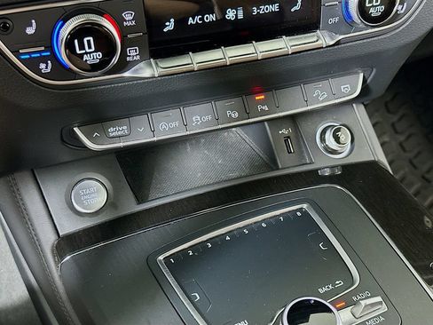 Used 2020 Audi Q5 Prestige AWD/4WD image 31