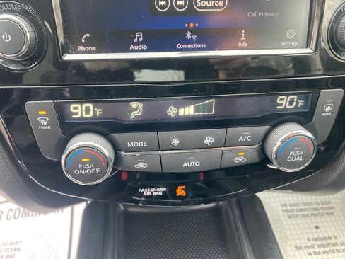 Used 2020 Nissan Rogue SV image 25