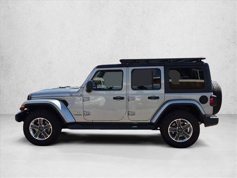 Used 2019 Jeep Wrangler Unlimited Sahara AWD/4WD image 9