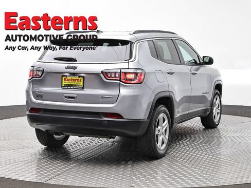 Used 2024 Jeep Compass Latitude AWD/4WD image 5