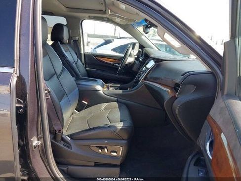 Used 2016 Cadillac Escalade Luxury RWD image 3