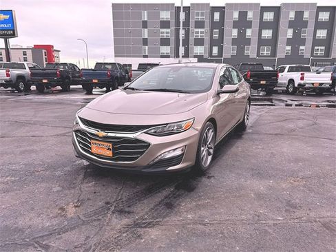 Used 2024 Chevrolet Malibu LT image 1