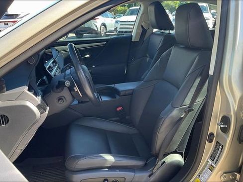 Used 2024 Lexus ES 350 w/ Premium Package FWD image 8