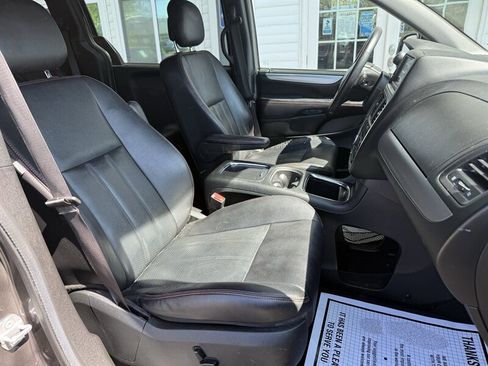 Used 2019 Dodge Grand Caravan GT image 17