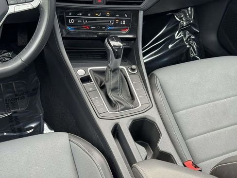 Used 2025 Volkswagen Jetta SE FWD image 23