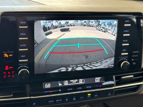 Used 2024 Toyota Sienna XLE w/ XLE Plus Package FWD image 23