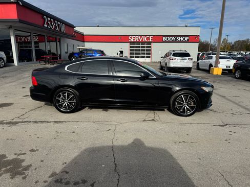 Used 2017 Volvo S90 T6 Momentum w/ Vision Package image 2