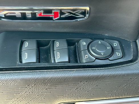 Used 2022 GMC Sierra 1500 AT4X image 23