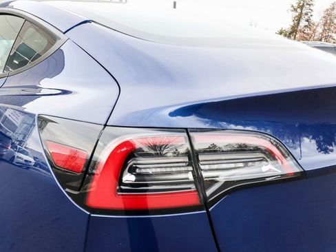 Used 2021 Tesla Model 3 Standard Range Plus image 29