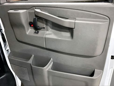 Used 2017 Chevrolet Express 2500 image 26