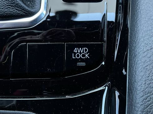 Used 2025 Jeep Compass Limited image 23