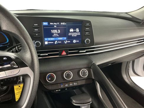 Certified 2025 Hyundai Elantra SE FWD image 7