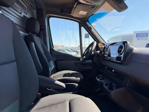 Used 2025 Mercedes-Benz Sprinter 2500 image 10