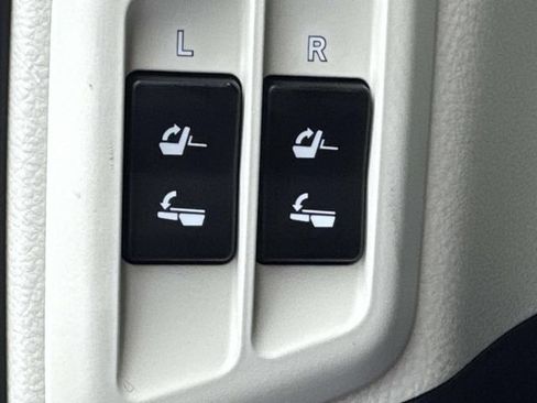 Used 2023 Lexus GX 460 Luxury w/ Accessory Package AWD/4WD image 15