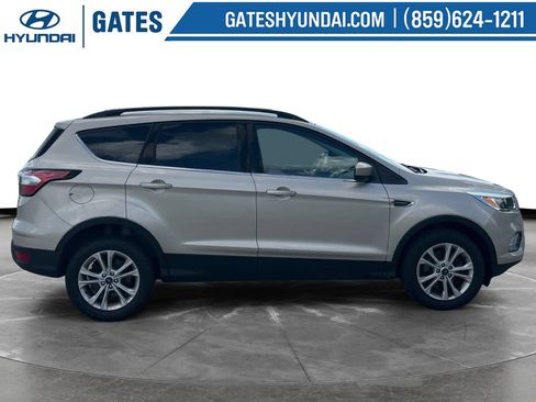 Used 2018 Ford Escape SE AWD/4WD image 3