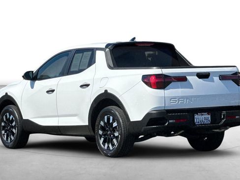 Certified 2025 Hyundai Santa Cruz SE image 4