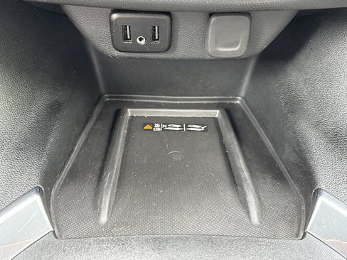 Used 2023 Chevrolet Traverse LT FWD image 27