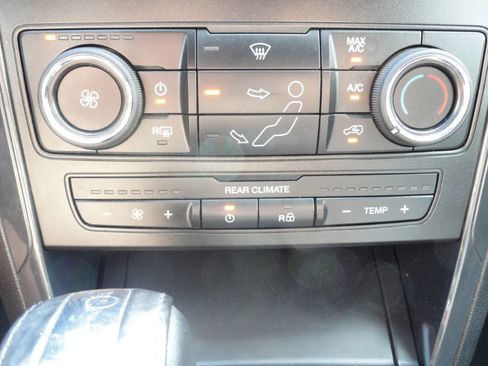 Used 2018 Ford Explorer XLT image 22