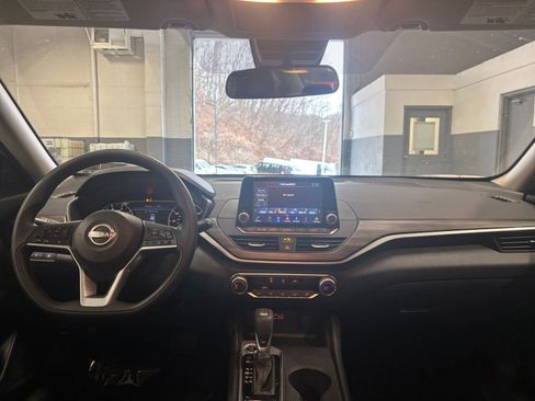 Used 2025 Nissan Altima 2.5 SV image 33