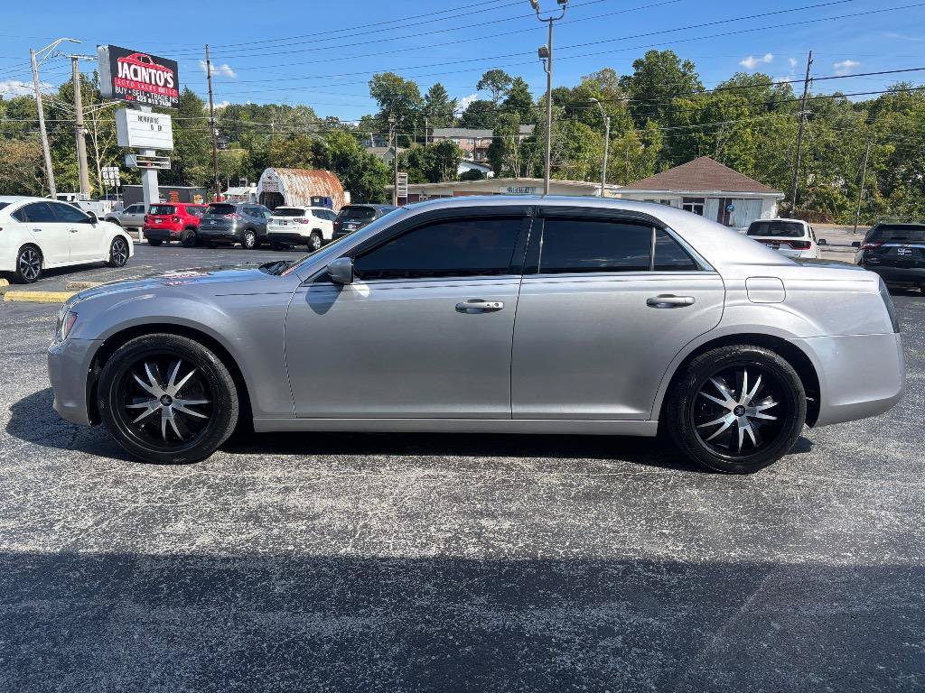 Used 2013 Chrysler 300 S RWD image 2