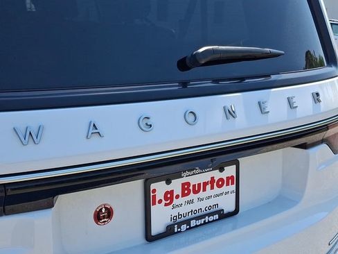 Used 2024 Jeep Wagoneer L Series II RWD image 30