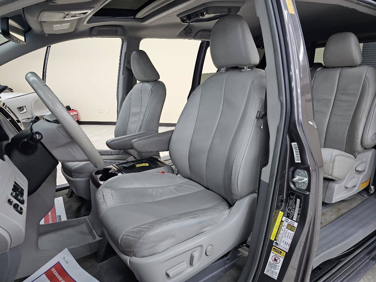 Used 2013 Toyota Sienna XLE FWD image 19