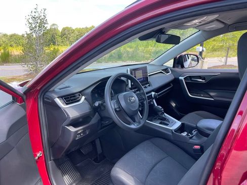 Used 2024 Toyota RAV4 XLE FWD image 32