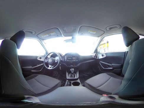 Used 2025 Kia Soul LX w/ LX Technology Package image 38