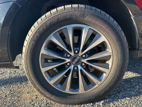 Used 2017 Lincoln Navigator L Select image 6