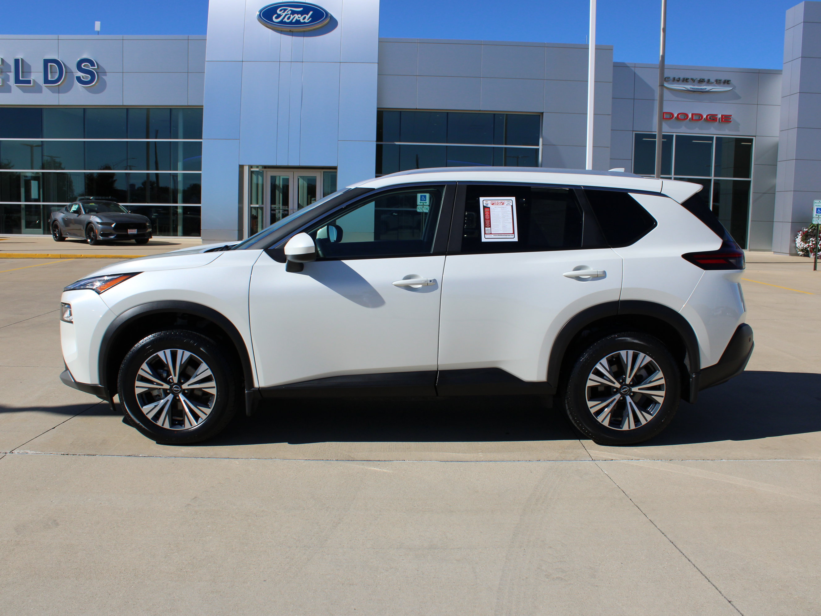 Used 2023 Nissan Rogue SV w/ SV Premium B Package AWD/4WD image 3
