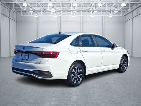 Certified 2025 Volkswagen Jetta S image 6