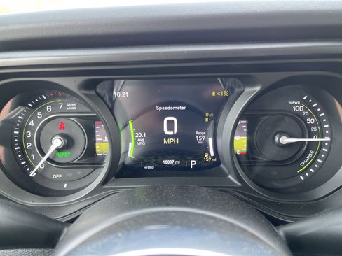 Used 2025 Jeep Wrangler Unlimited Sahara AWD/4WD image 23