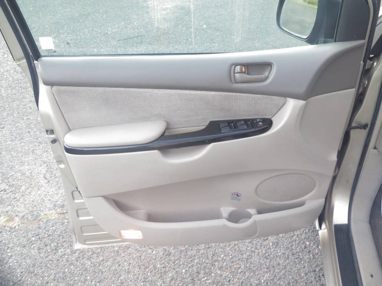 Used 2005 Toyota Sienna LE w/ LE Pkg 6 FWD image 16