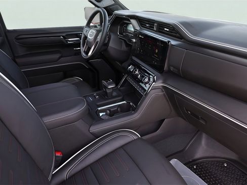 Used 2025 GMC Sierra 1500 AT4X image 32
