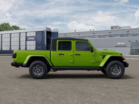 Used 2026 Jeep Gladiator Mojave AWD/4WD image 12