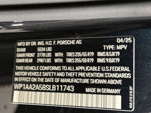 Used 2025 Porsche Macan image 44