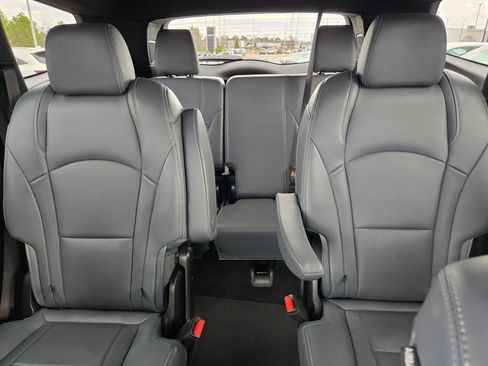 Used 2024 Buick Enclave Premium image 30