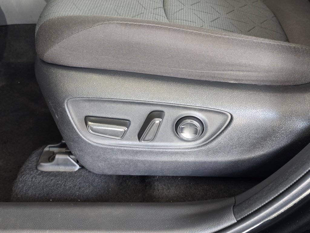 Certified 2025 Toyota RAV4 XLE FWD image 19
