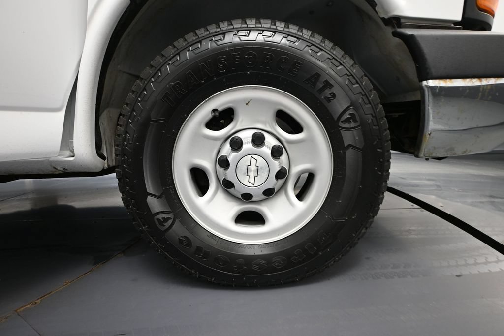 Used 2016 Chevrolet Express 2500 RWD image 12