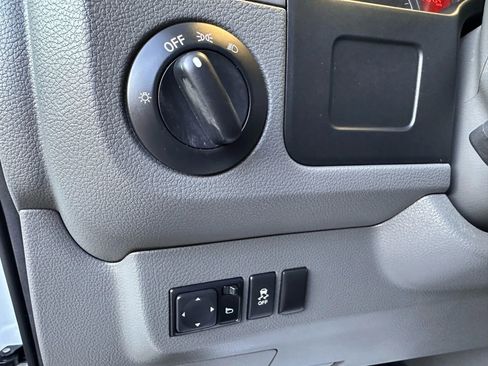 Used 2018 Nissan NV 2500 SV w/ Navigation Package image 18