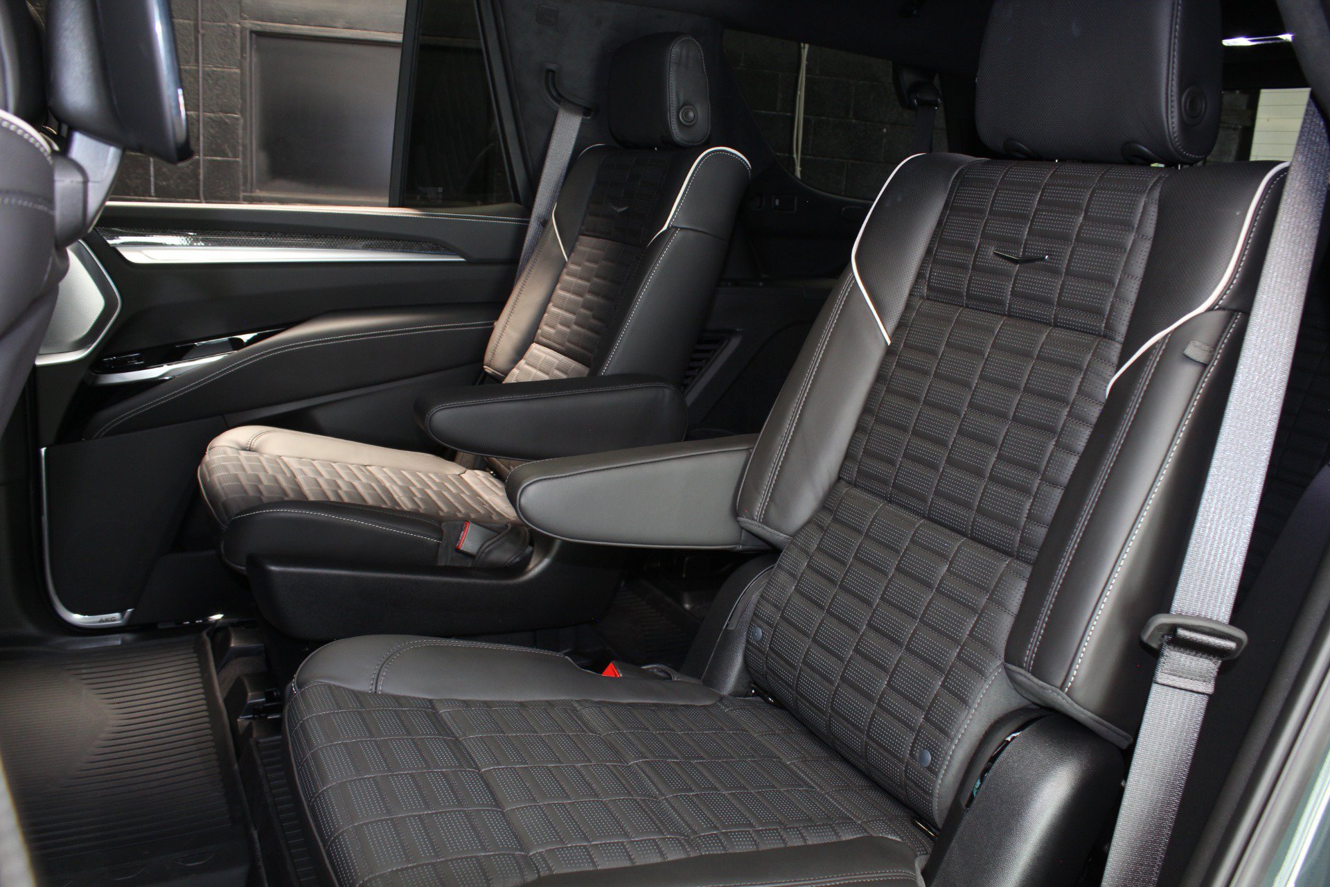Used 2026 Cadillac Escalade V w/ LPO, ONYX Package AWD/4WD image 50