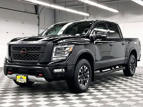 Used 2024 Nissan Titan PRO-4X w/ Pro-4x Convenience Package image 11