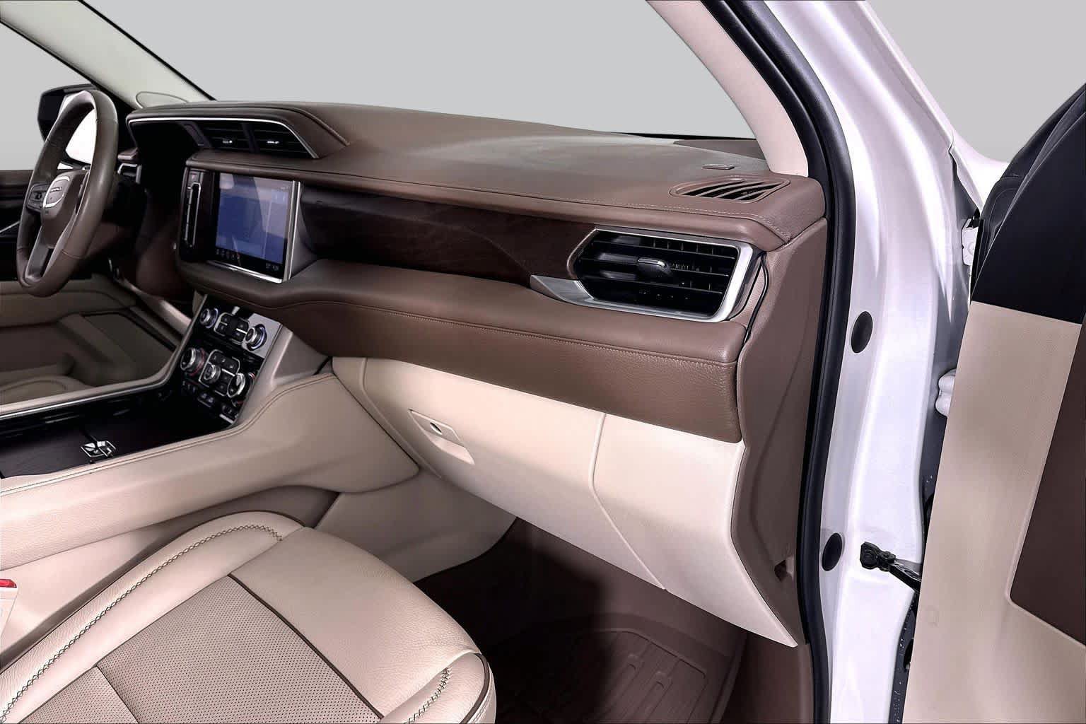 Used 2021 GMC Yukon Denali w/ Denali Premium Package RWD image 18