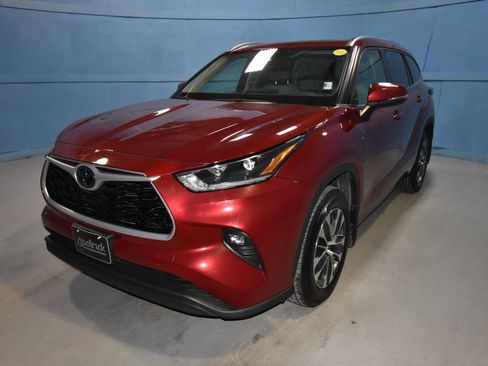 Used 2021 Toyota Highlander XLE image 27