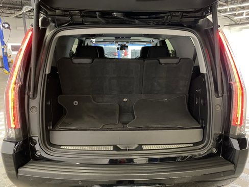 Used 2019 Cadillac Escalade Premium Luxury image 9
