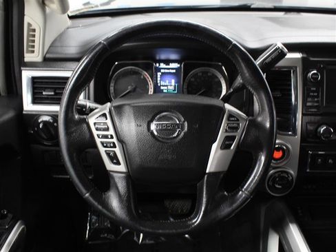 Used 2018 Nissan Titan SV w/ SV Convenience Package image 14