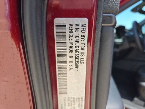 Used 2025 Jeep Grand Cherokee Altitude RWD image 34